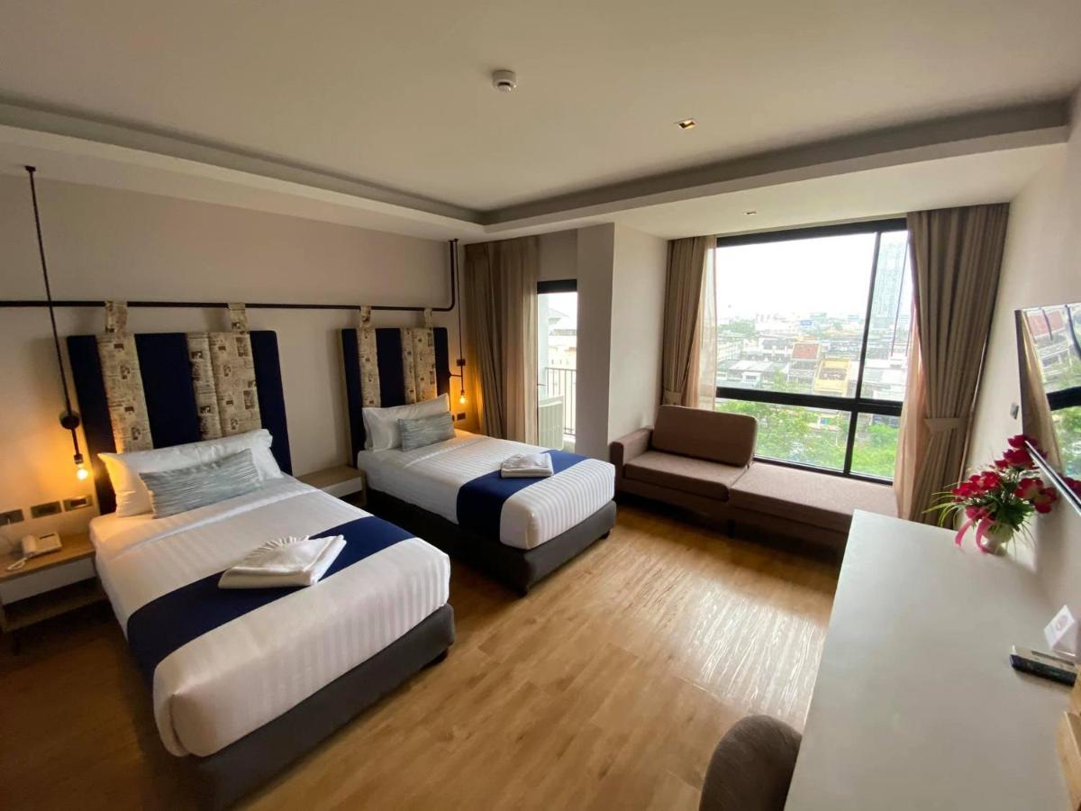 W3 Hotel Hatjaj Kültér fotó