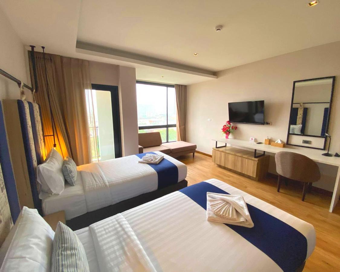 W3 Hotel Hatjaj Kültér fotó