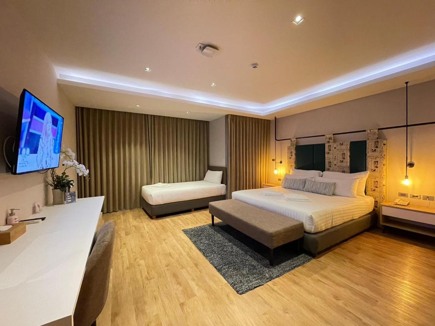W3 Hotel Hatjaj Kültér fotó