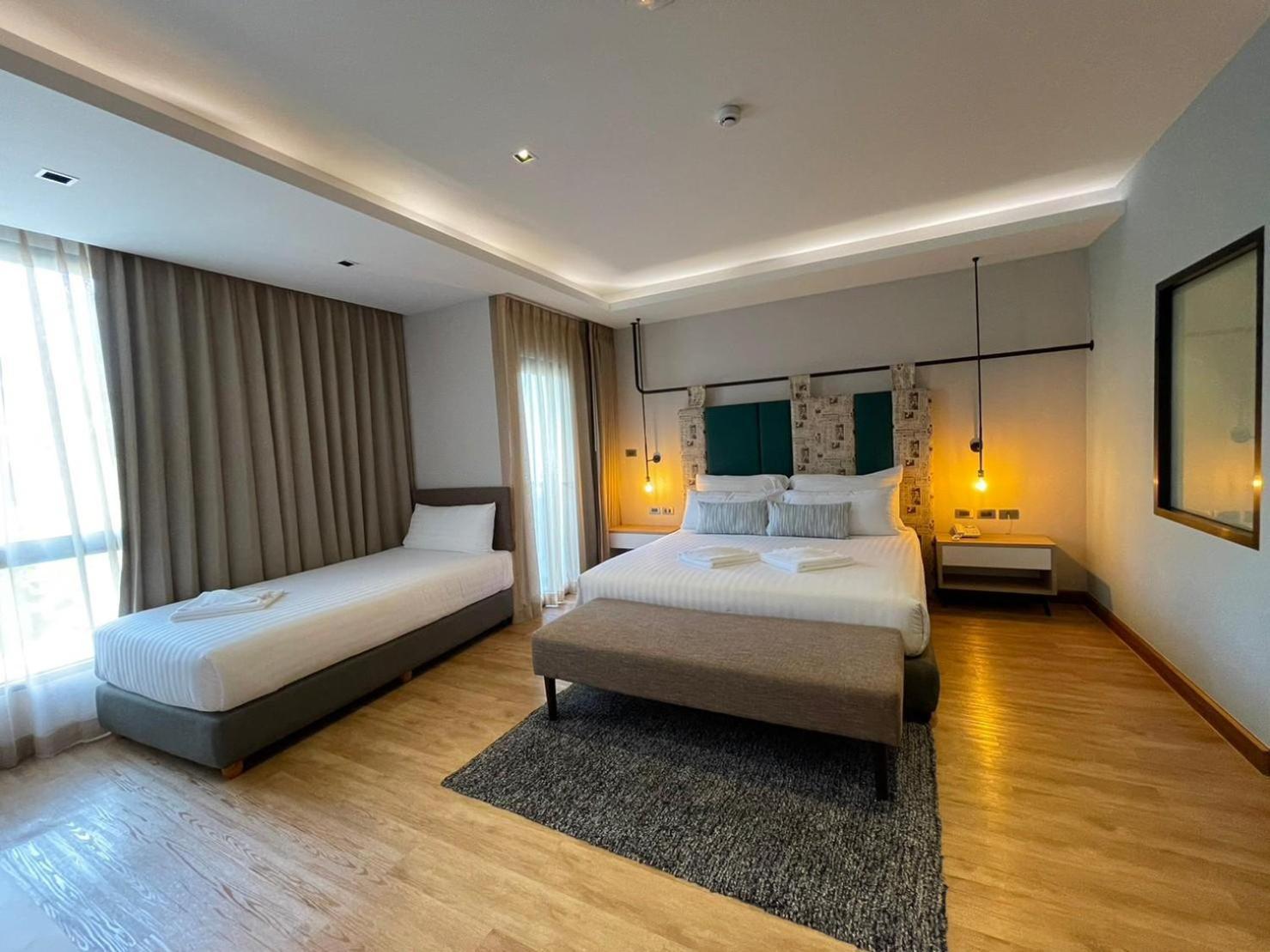 W3 Hotel Hatjaj Kültér fotó