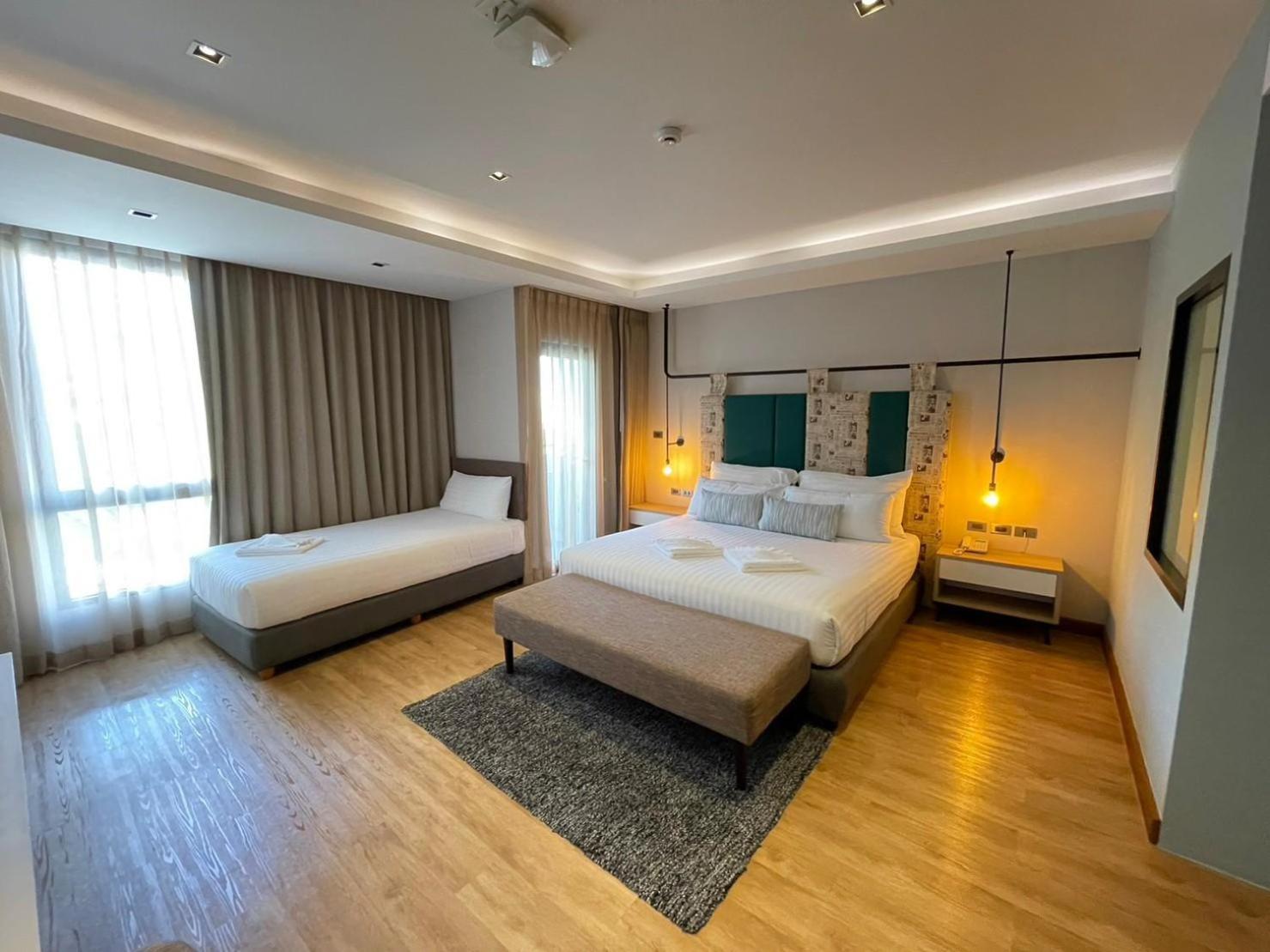 W3 Hotel Hatjaj Kültér fotó