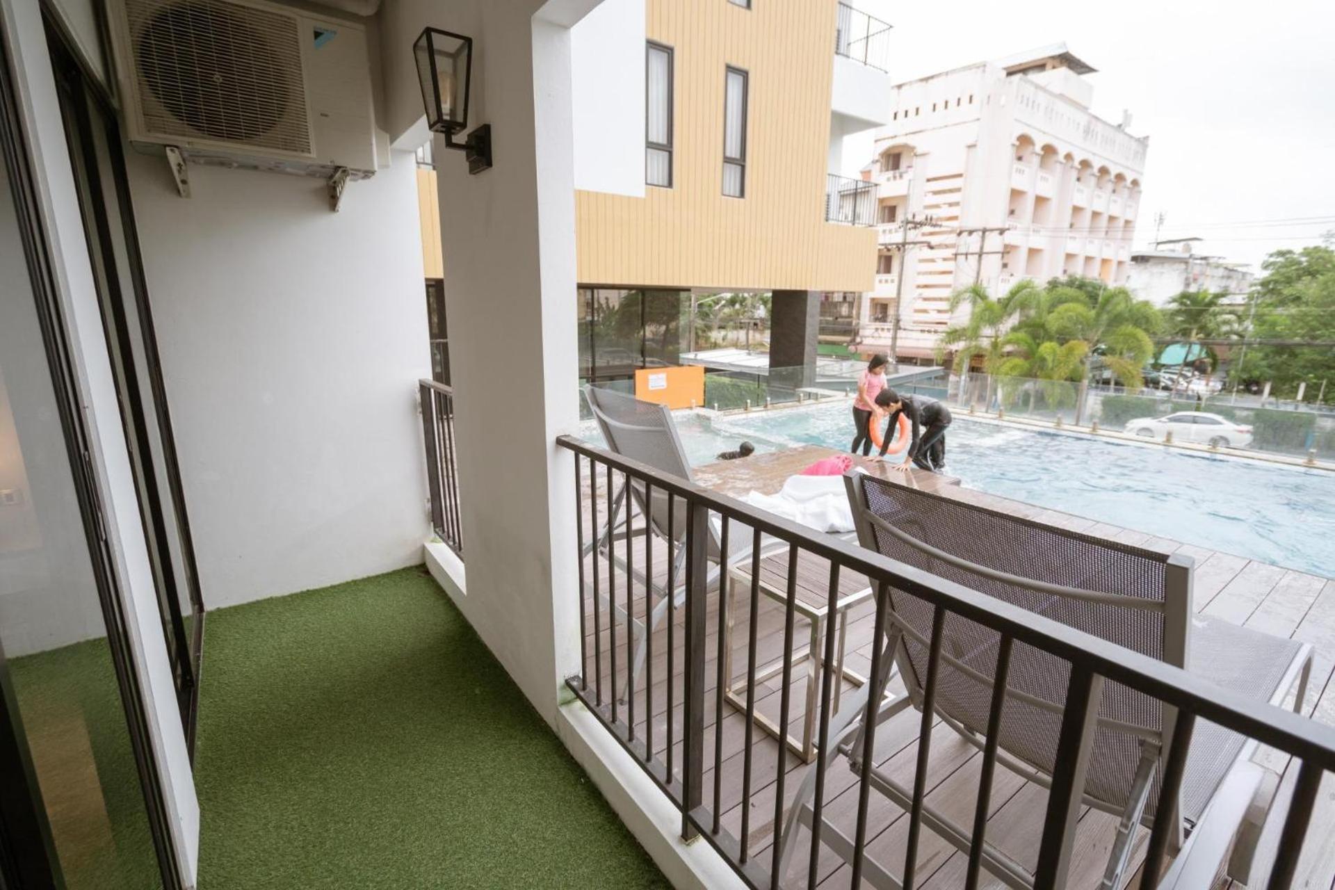 W3 Hotel Hatjaj Kültér fotó