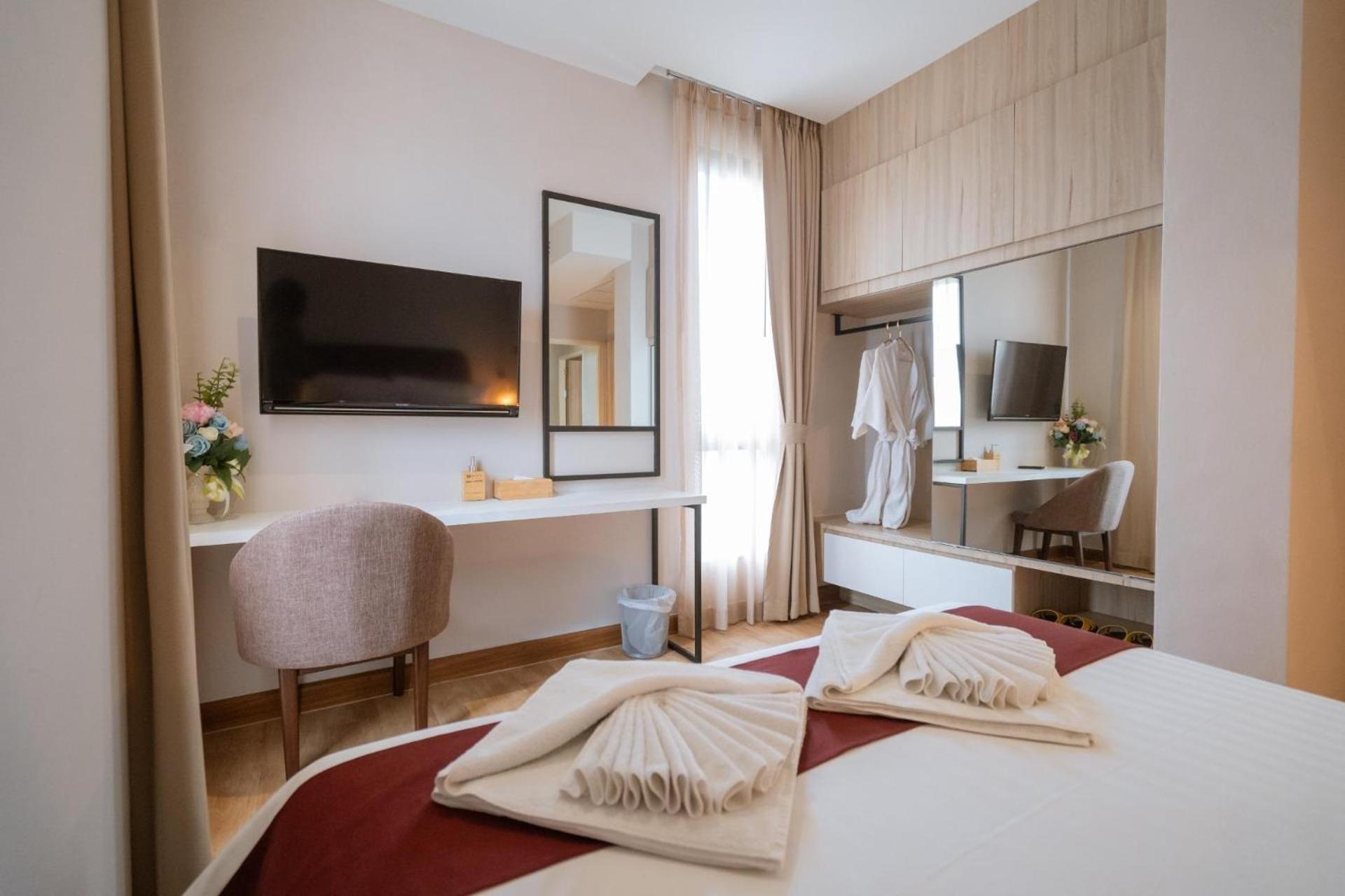 W3 Hotel Hatjaj Kültér fotó