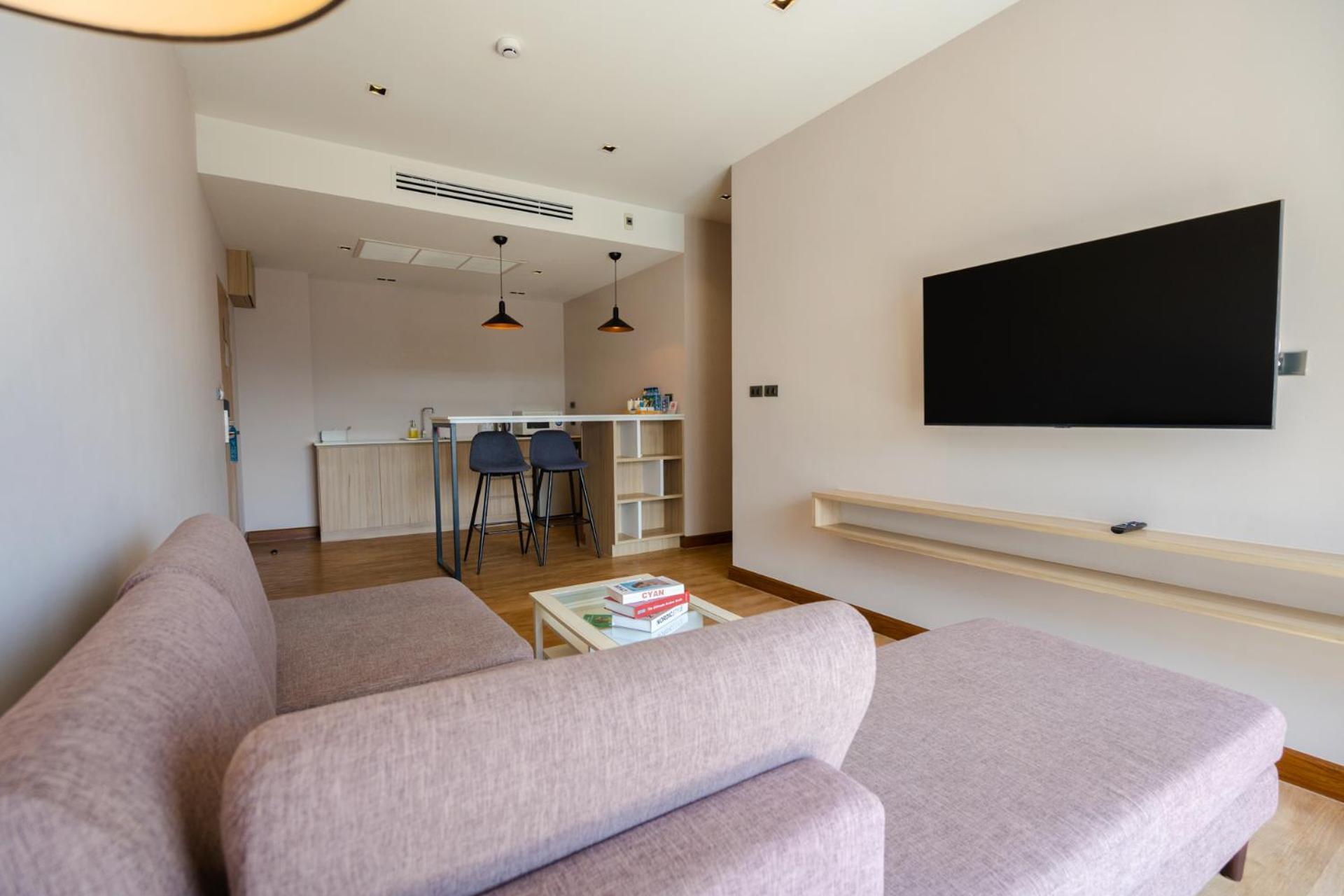 W3 Hotel Hatjaj Kültér fotó